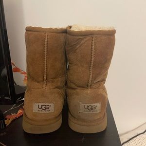 Size 4 UGGS